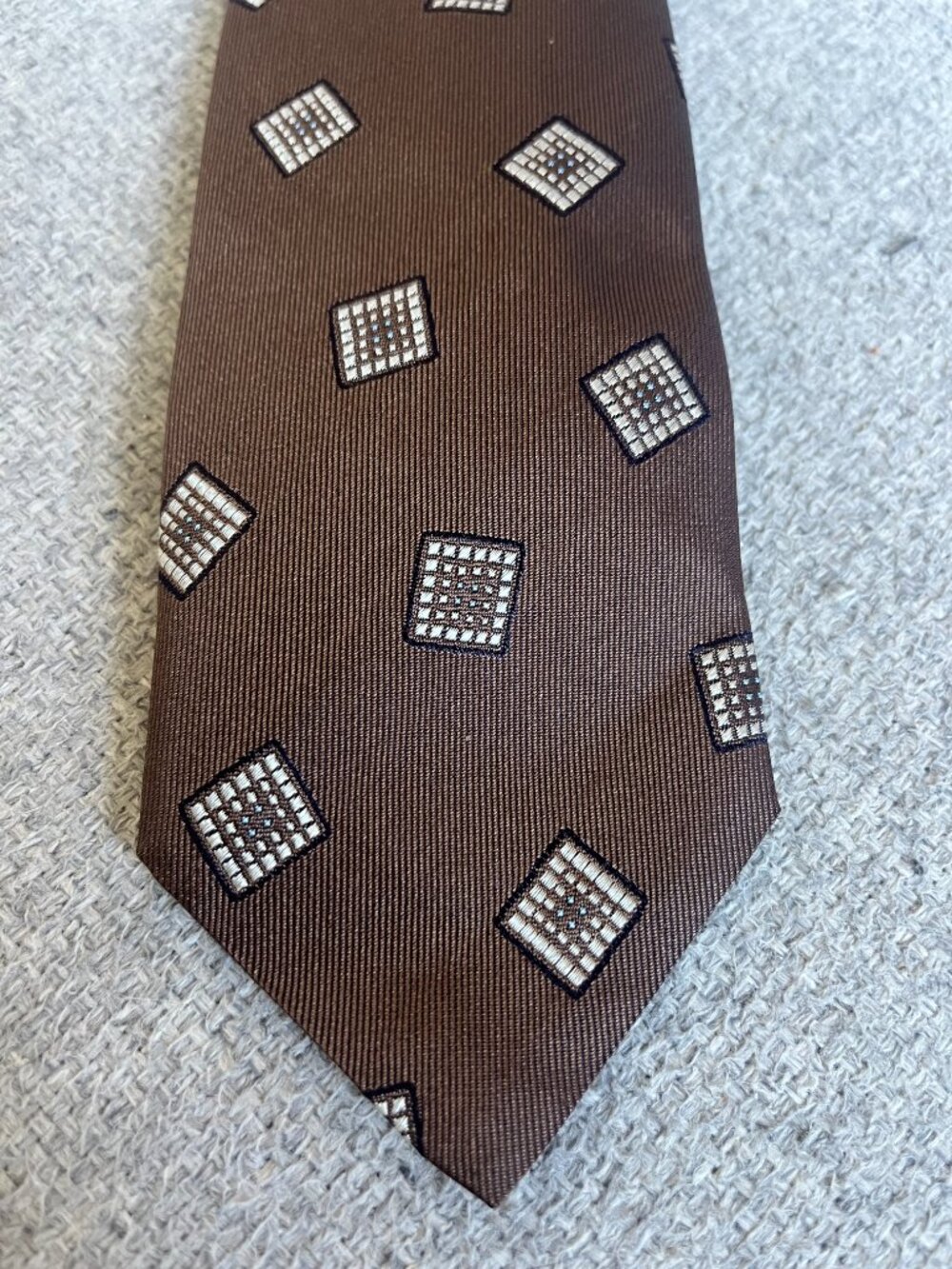 Men's Classic Tie. 100% Silk. Made in Italy. Brown. NEW. Retail:$99+tax